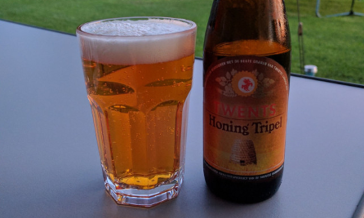 Twents Honing Tripel Glas gevuld met Twents Honing Tripel